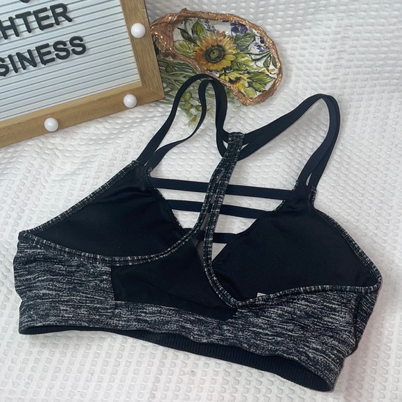 Victoria’s Secret sport space die gray and black sports brasize Small women’s - Picture 2 of 3